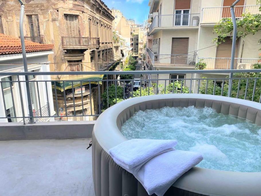 Openair Hot Tub/Big Balcony/Great Boutique Apt Athens Ngoại thất bức ảnh